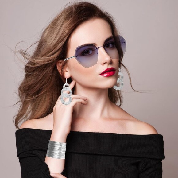 Chic 4-Piece 70s Disco Accessory Set: Bracelet, Sunglasses & Jewelry for Parties - Picture 5 of 6